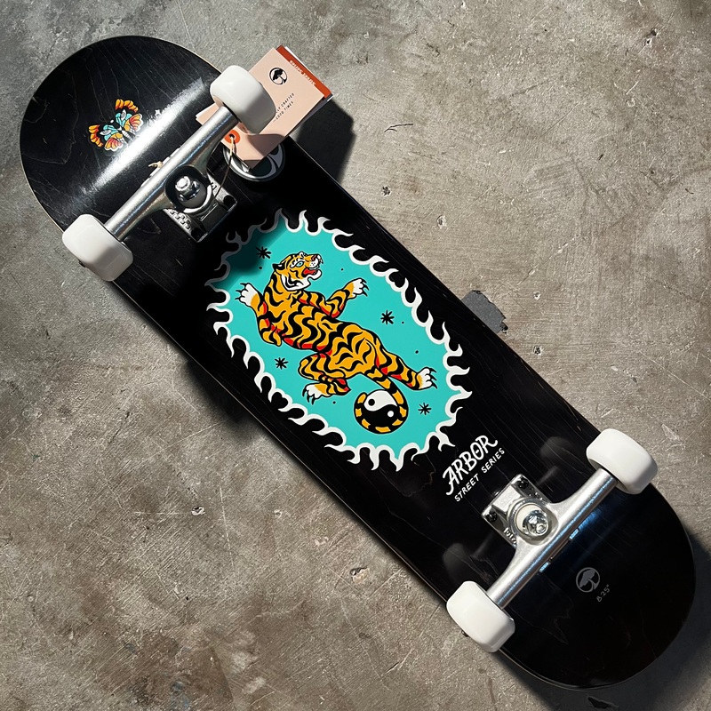 Arbor Skateboards – Inked Street Complete – 8.25″