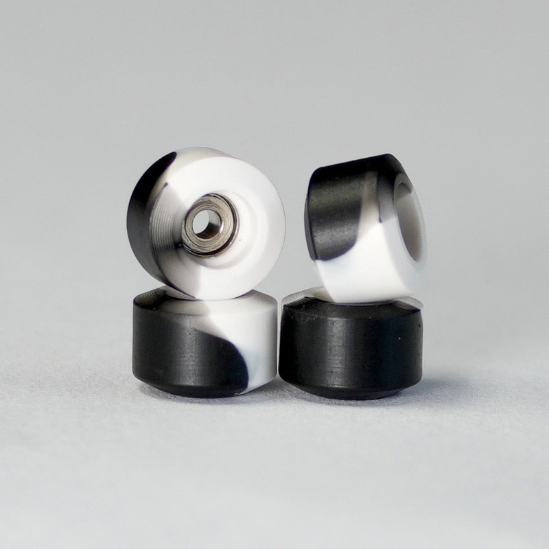 Rushwood Black/White Medium Fingerboard Wheels Black/White