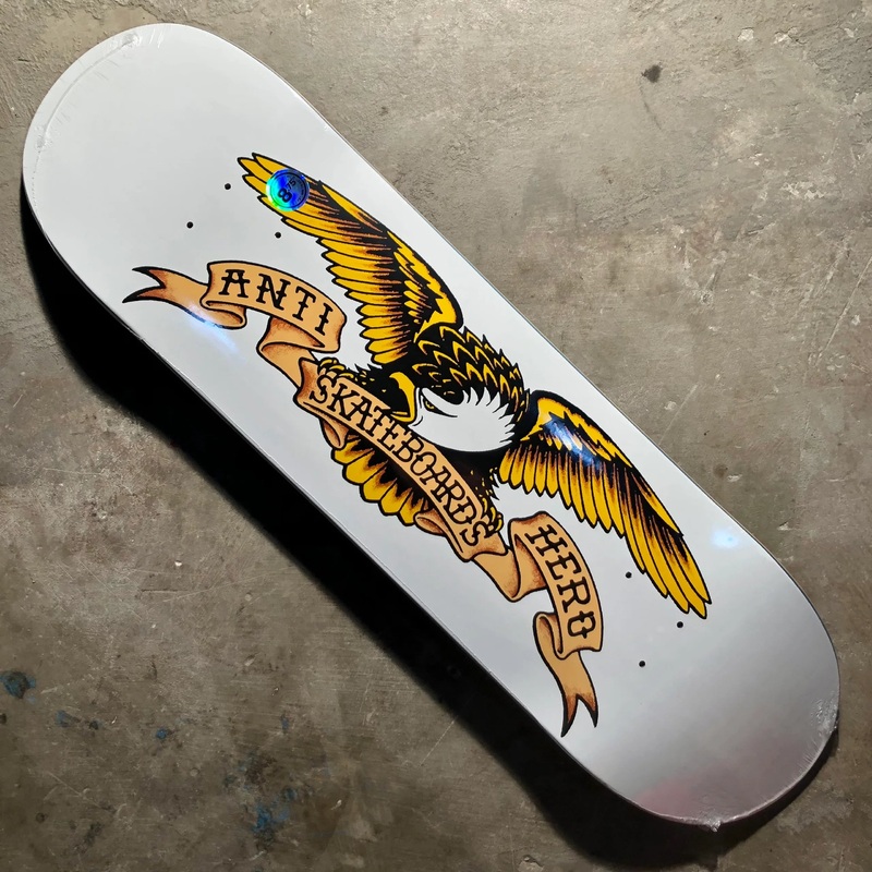 Anti-Hero Skateboards – Classic Eagle Deck 8.75″